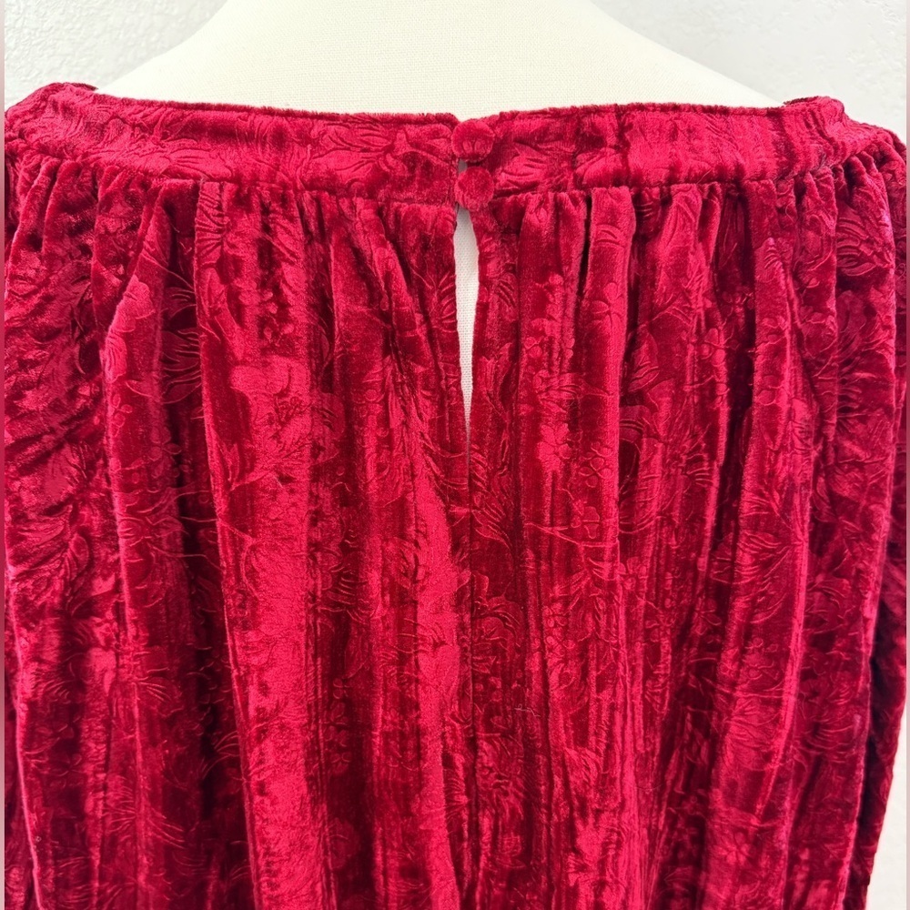 UMGEE Elegant Red Velvet Blouse Size 1 XL